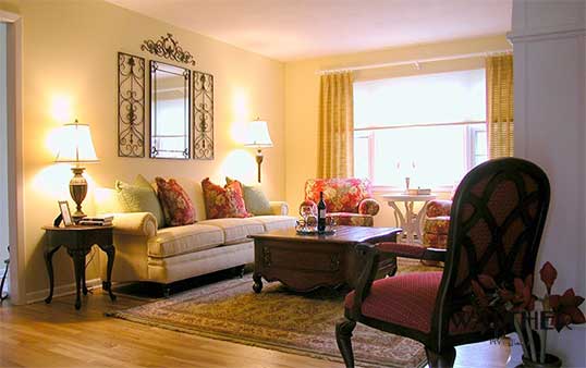 خرید انواع آباژور کلاسیک؛ رومیزی و ایستاده 2 خرید انواع آباژور کلاسیک